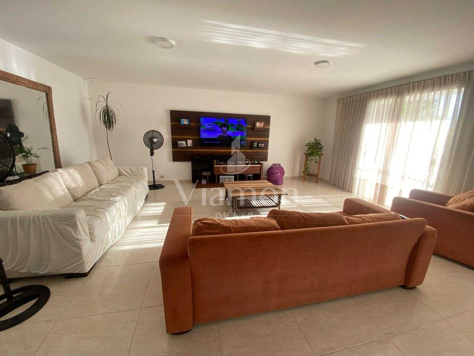 Casa Completa no Litoral  5 Quartos, Edícula, Piscina e Sala C...