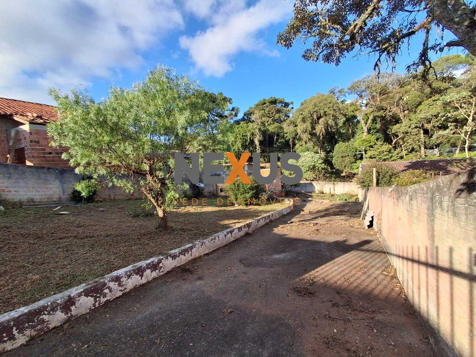 Terreno amplo de 432 m² à venda em Campo Largo: Próximo à HD D...