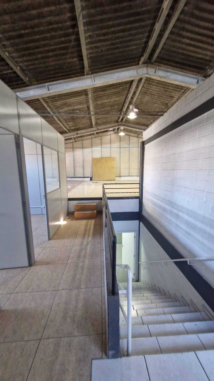 Barracão Comercial em Esquina | 850 m  Construídos em Terreno ...