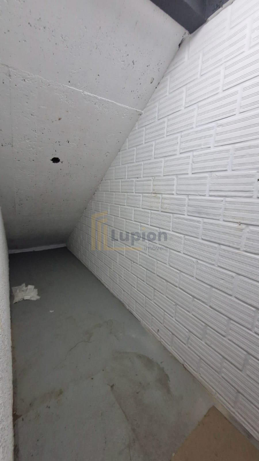 Barracão Comercial em Esquina | 850 m  Construídos em Terreno ...