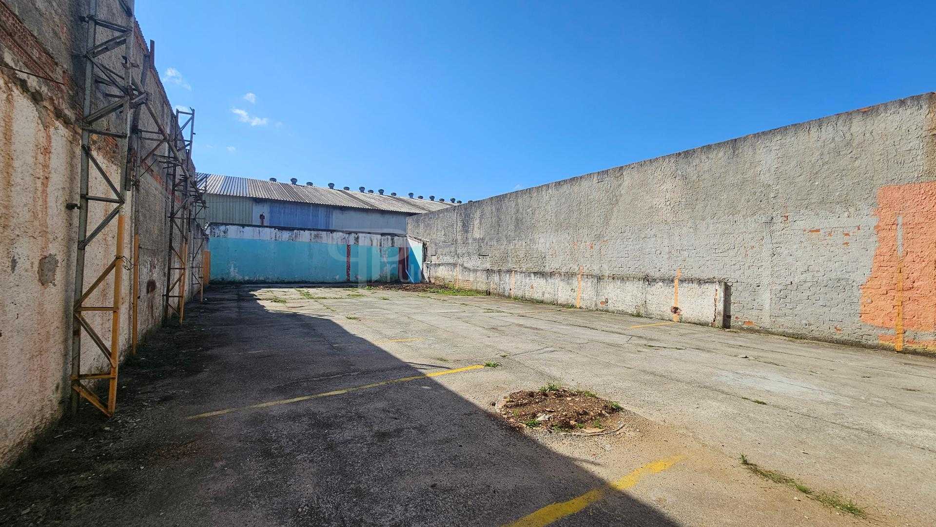 Terreno com predio  Comercial em Ponto Estratégico  Ideal para...