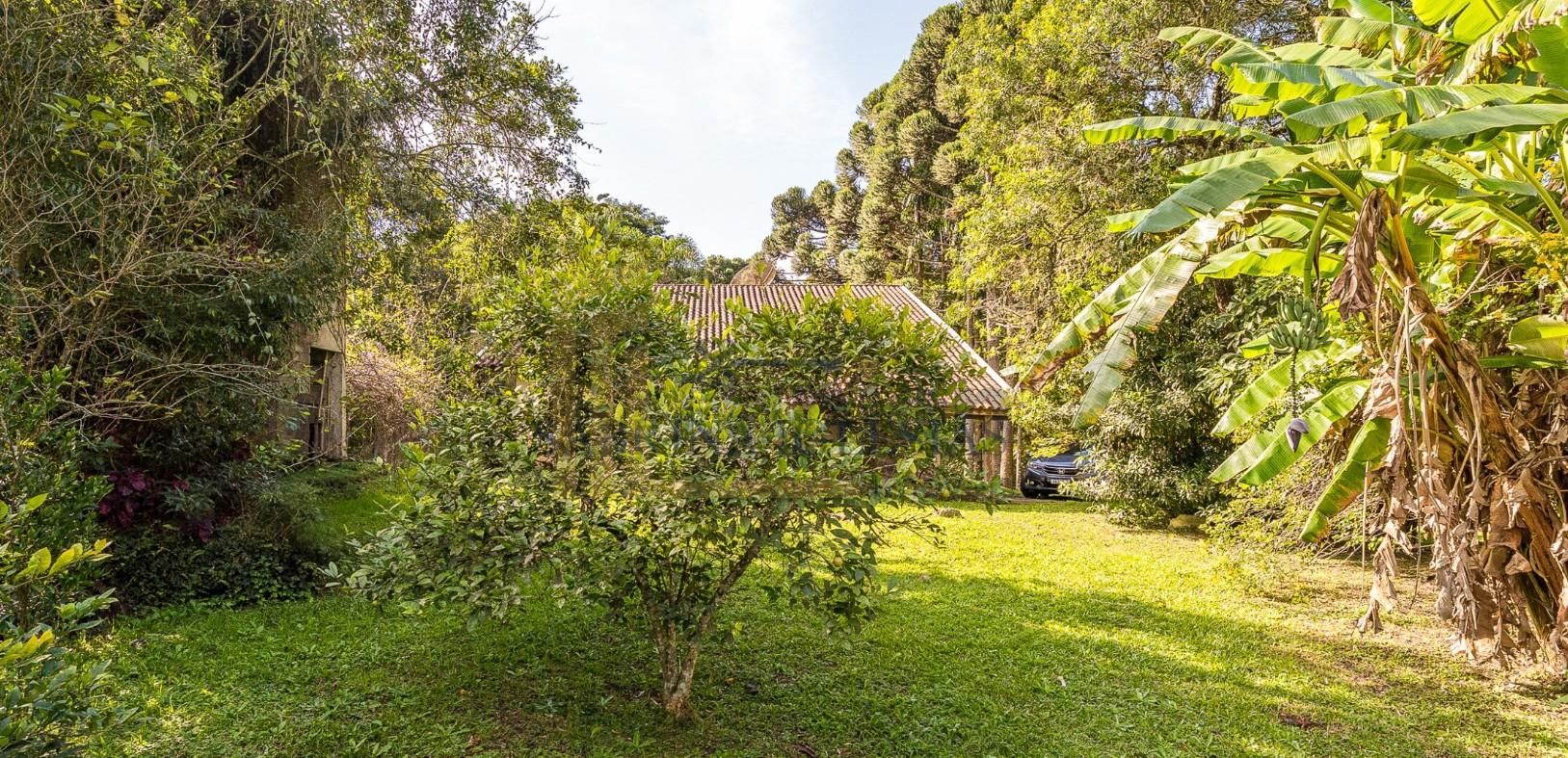 Chácara Charmosa em Pinhais com Casa Principal, Ático e Edícul...