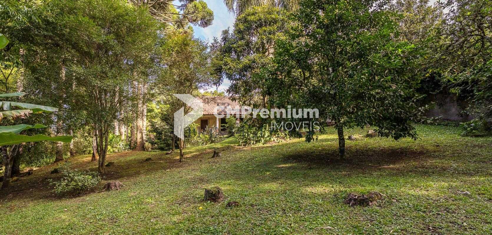 Chácara Charmosa em Pinhais com Casa Principal, Ático e Edícul...