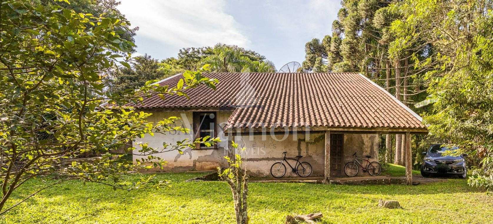 Chácara Charmosa em Pinhais com Casa Principal, Ático e Edícul...