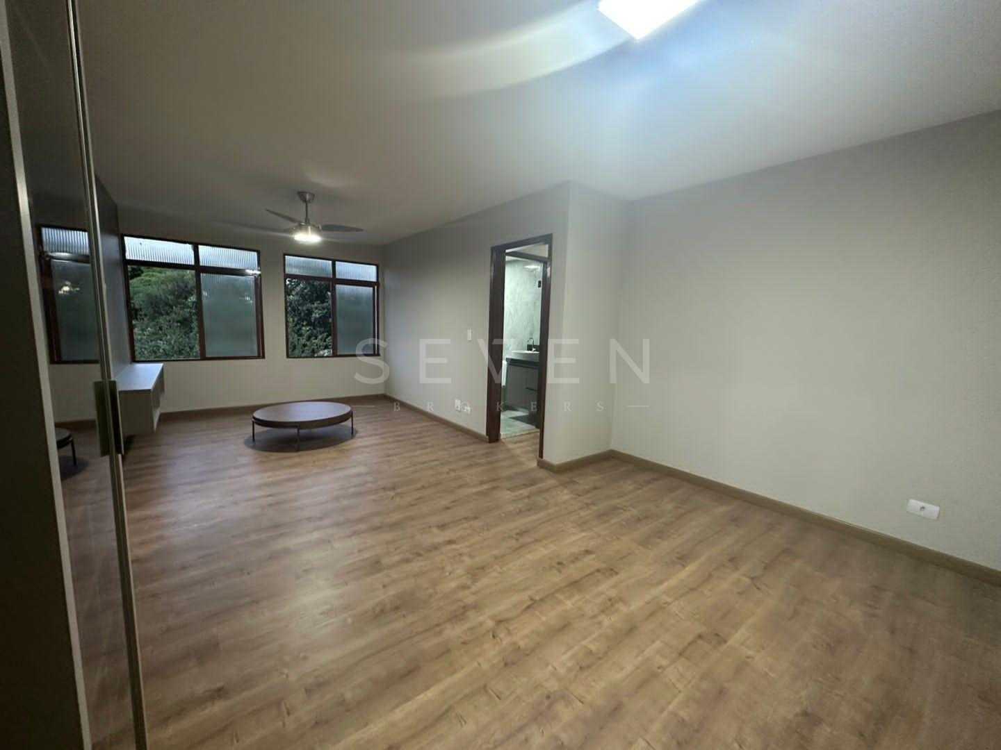 Apartamento Amplo e Mobiliado com 3 Quartos e Sacada  Próximo ...