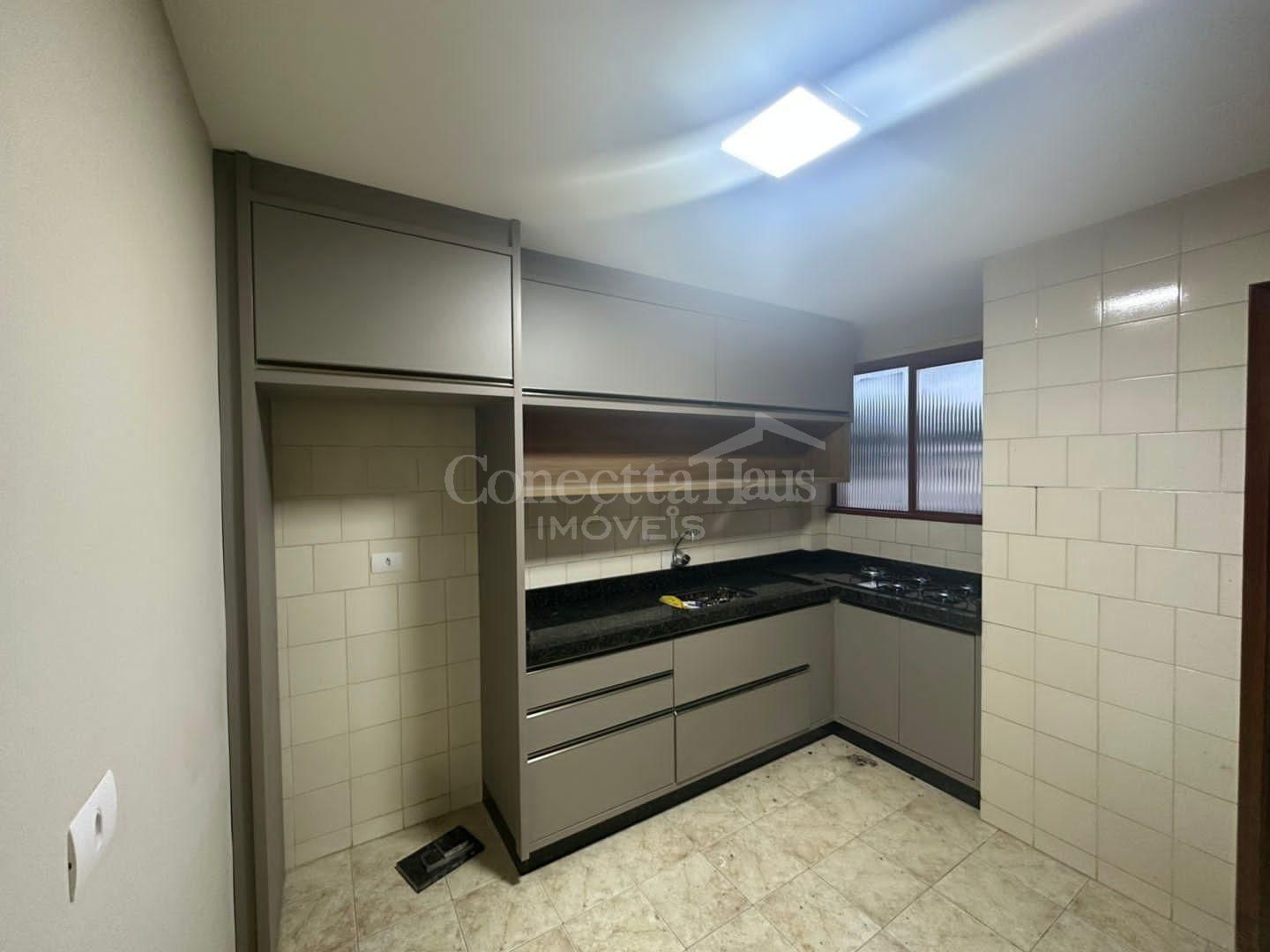 Apartamento Amplo e Mobiliado com 3 Quartos e Sacada  Próximo ...