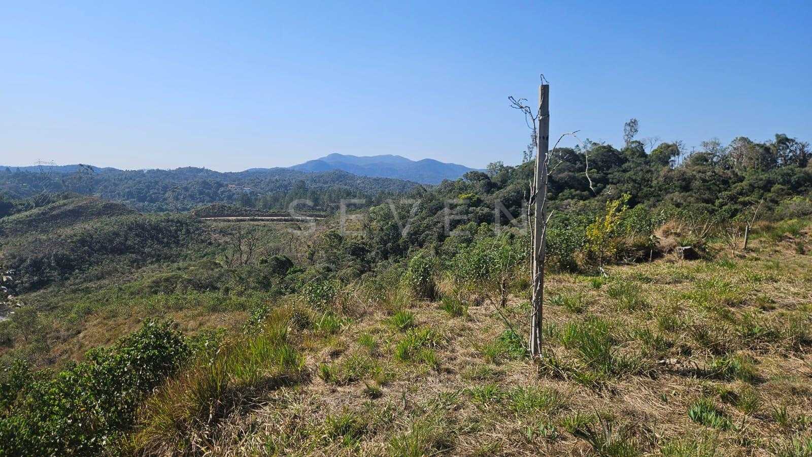 Chácara à Venda em São José dos Pinhais  Casa Ampla, Vista par...