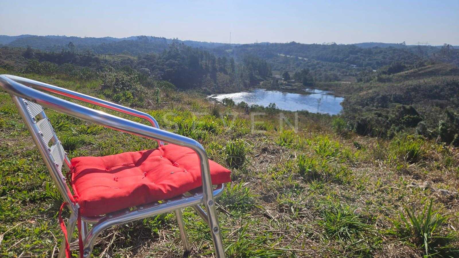 Chácara à Venda em São José dos Pinhais  Casa Ampla, Vista par...