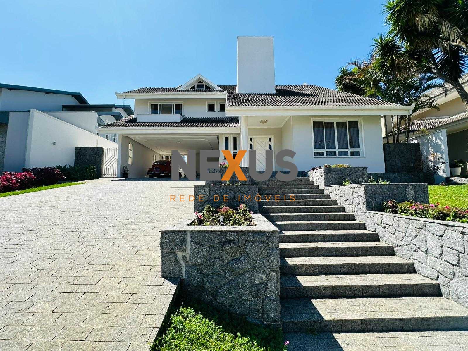 Residência Neoclássica em Condomínio de Luxo  Pinhais  Pineville 