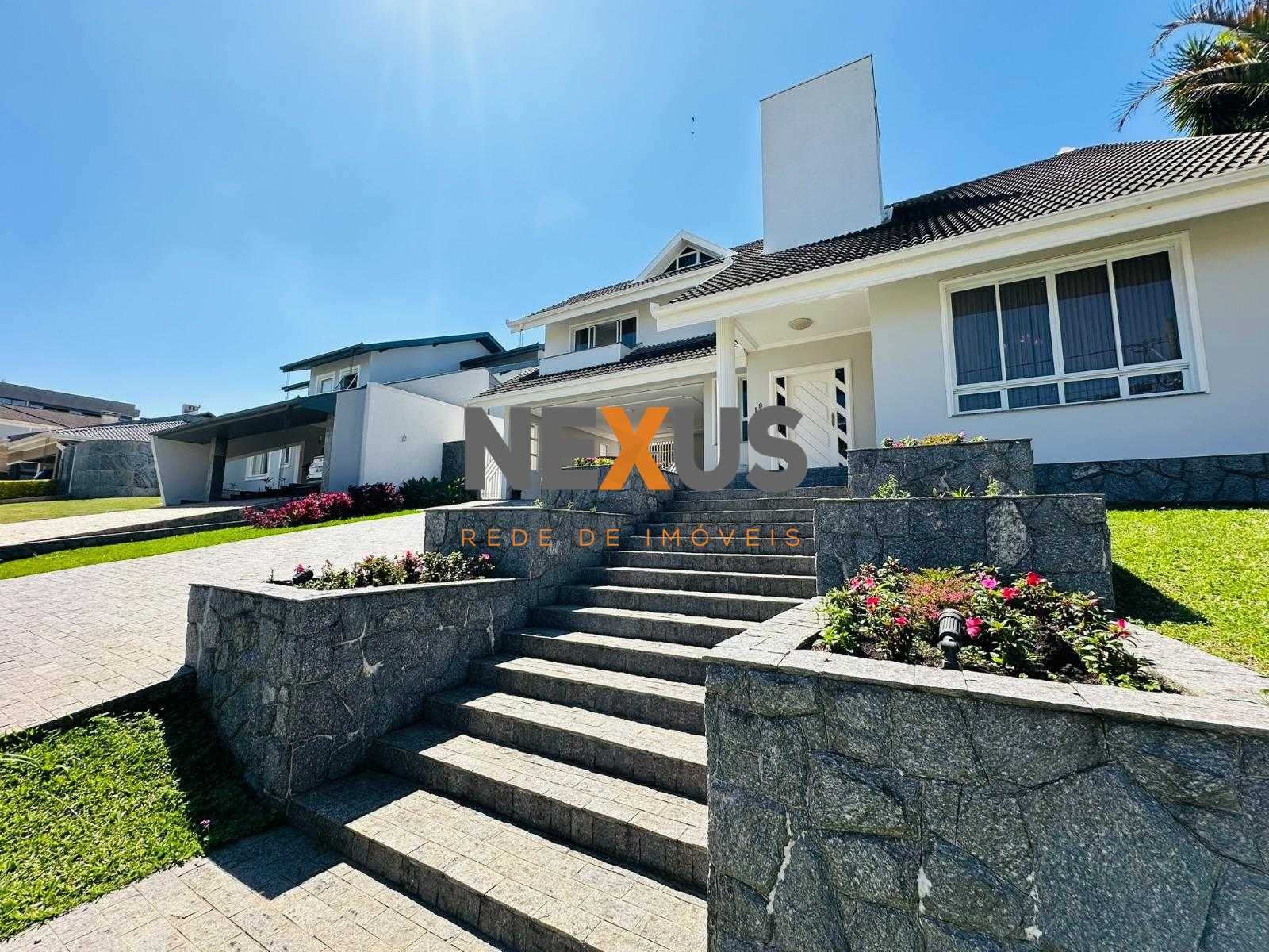 Residência Neoclássica em Condomínio de Luxo  Pinhais  Pineville 