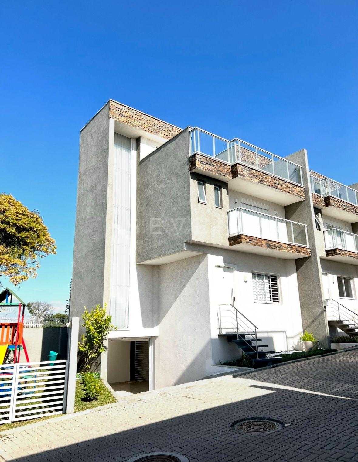 Sobrado de Alto Padrão no Condomínio Saint-Etienne  Bairro Ube...