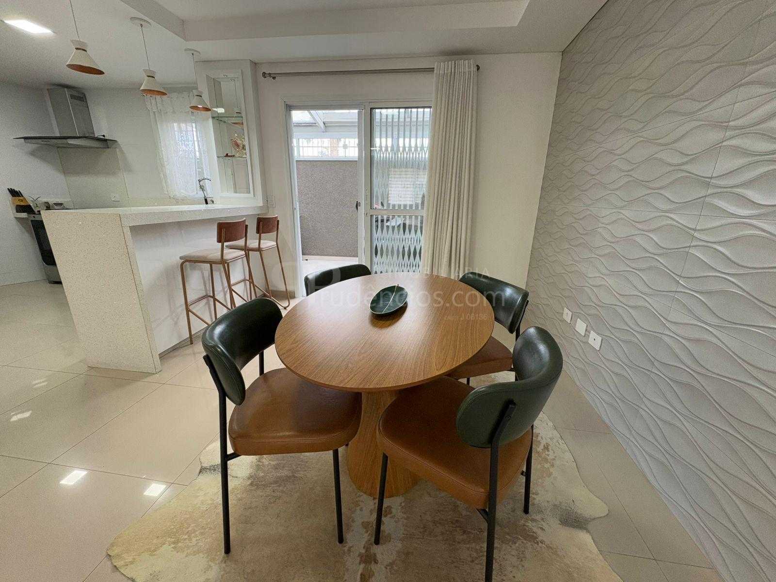 Sobrado de Alto Padrão no Condomínio Saint-Etienne  Bairro Ube...