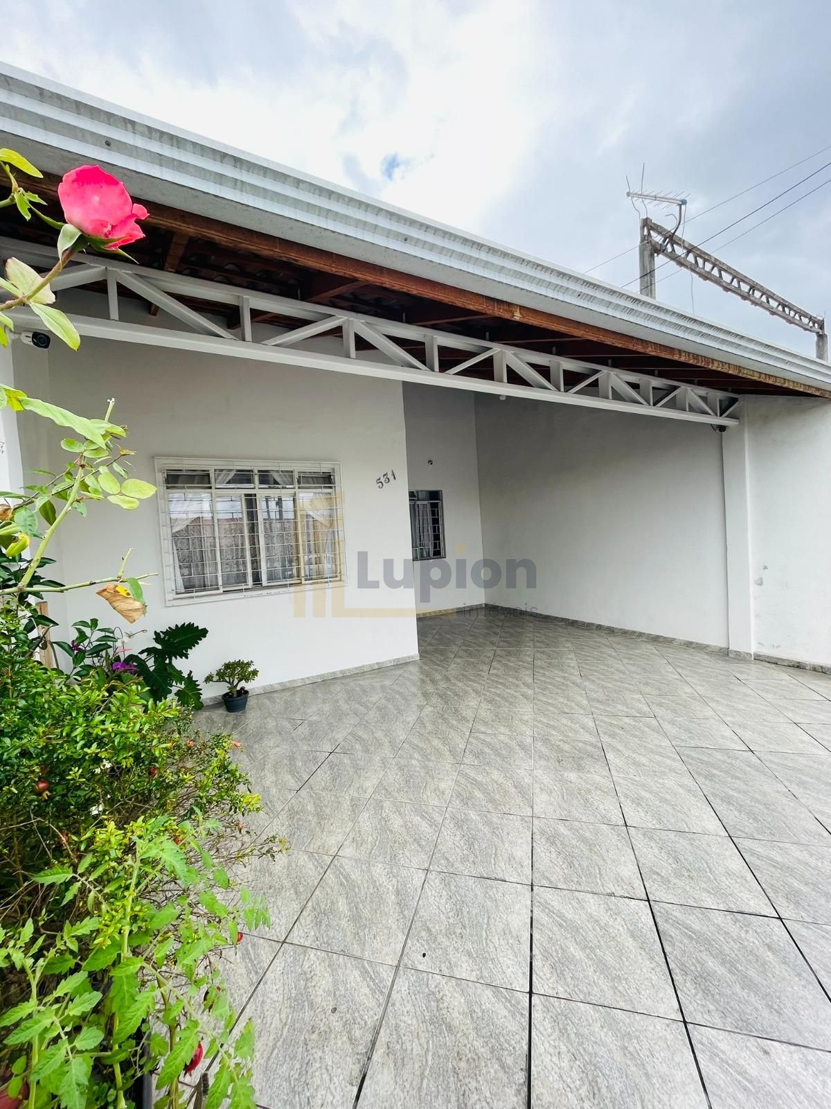 Casa Térrea no Xaxim  Conforto, Espaço e Praticidade em Locali...