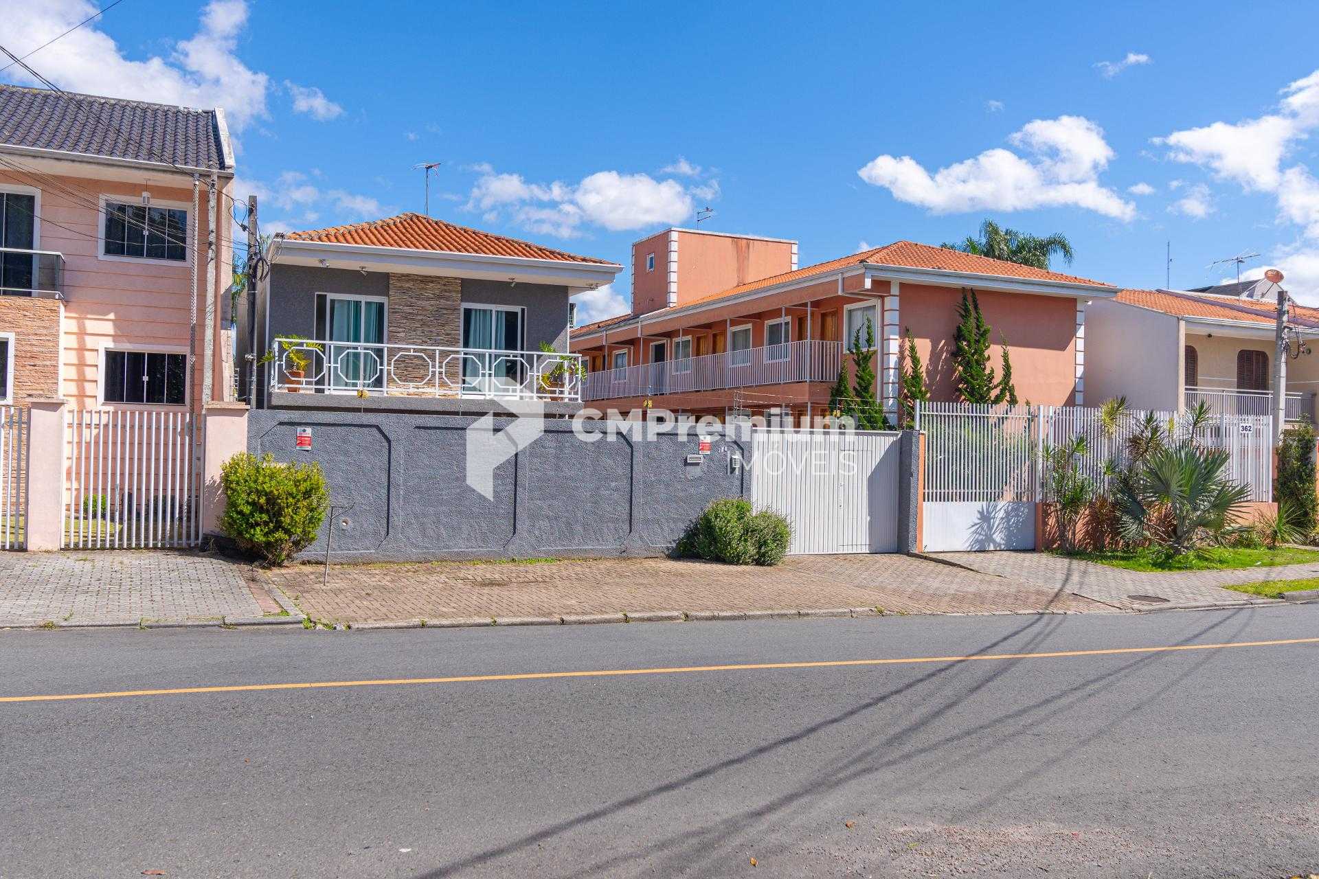 Sobrado com 4 Quartos e Terreno Amplo no Cajuru  Espaço e Conf...