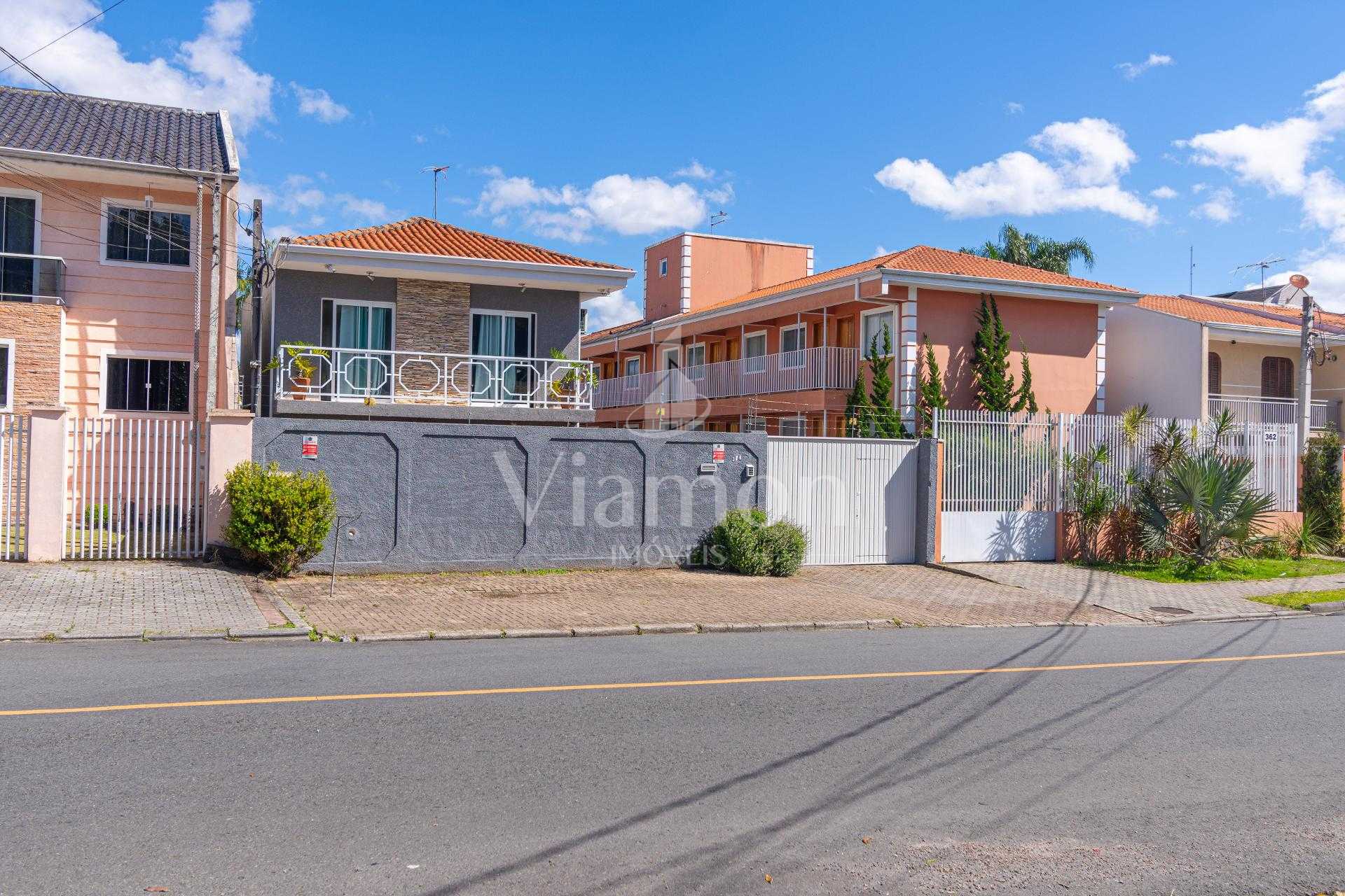 Sobrado com 4 Quartos e Terreno Amplo no Cajuru  Espaço e Conf...