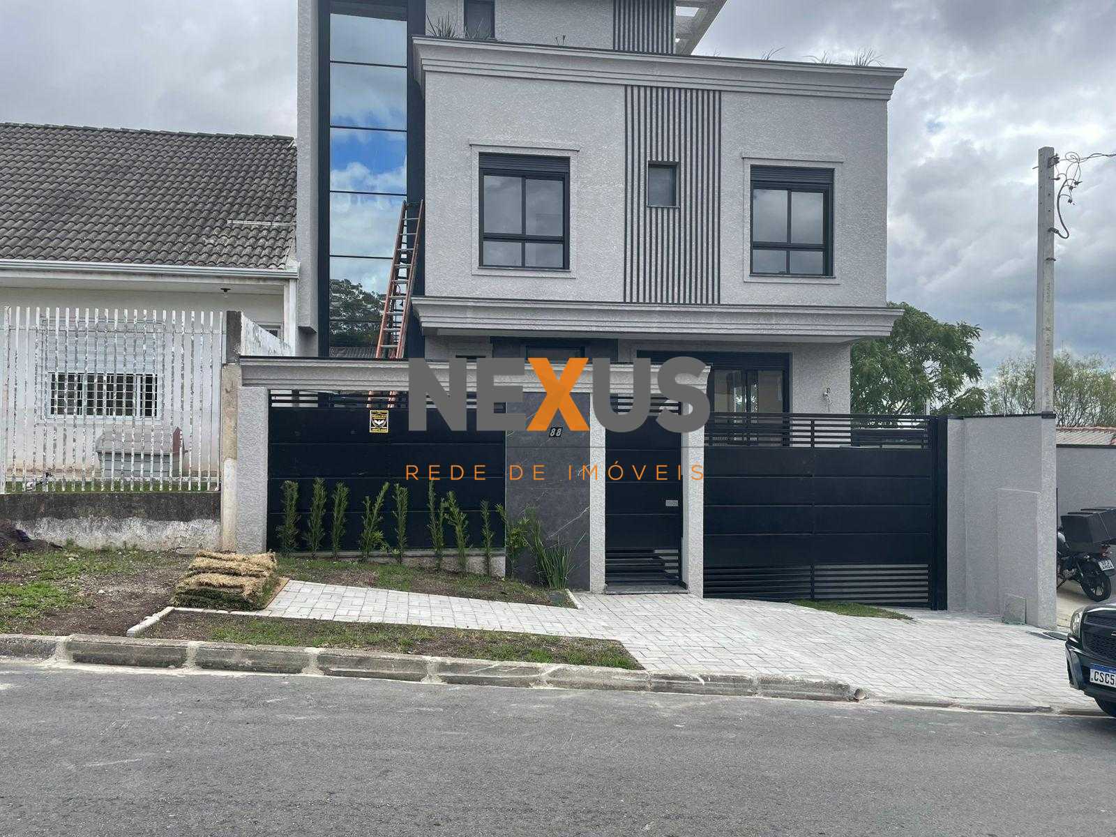 Sobrado de Alto Padrão no Uberaba  3 Suítes, Terraço Gourmet e...