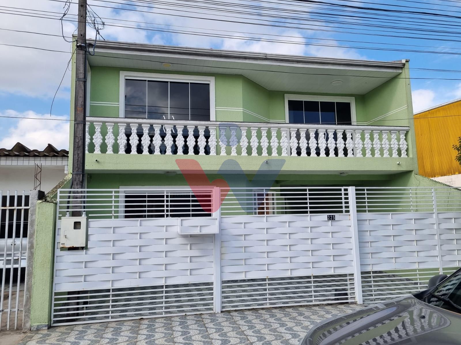 Sobrado Amplo com 3 Quartos, Suíte, Mezanino e Churrasqueira  ...