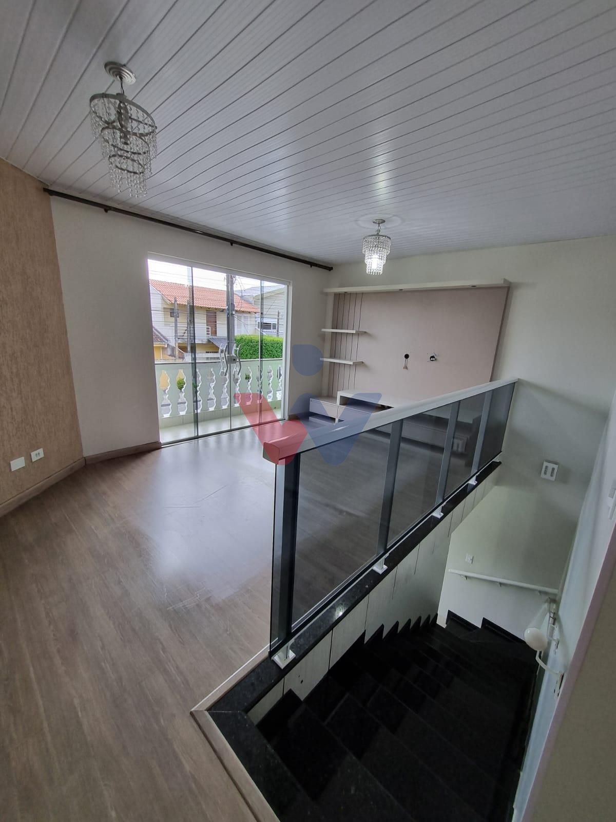 Sobrado Amplo com 3 Quartos, Suíte, Mezanino e Churrasqueira  ...