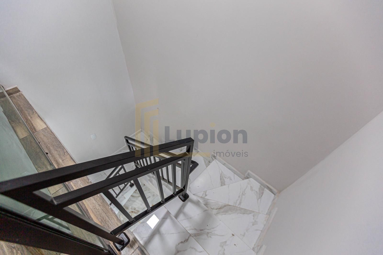 Sobrado Moderno com 2 Suítes, Sala Integrada e Terreno Exclusi...