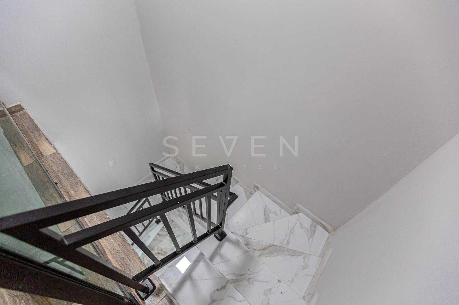 Sobrado Moderno com 2 Suítes, Sala Integrada e Terreno Exclusi...