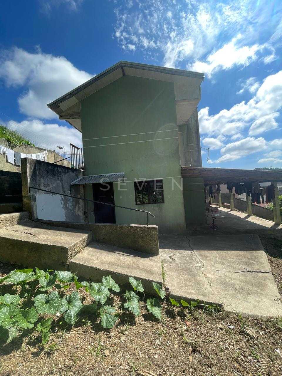Viva com liberdade e conforto  Terreno com 2 casas em Campo Ma...