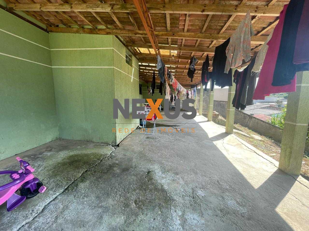 Viva com liberdade e conforto! Terreno com 2 casas em Campo Ma...