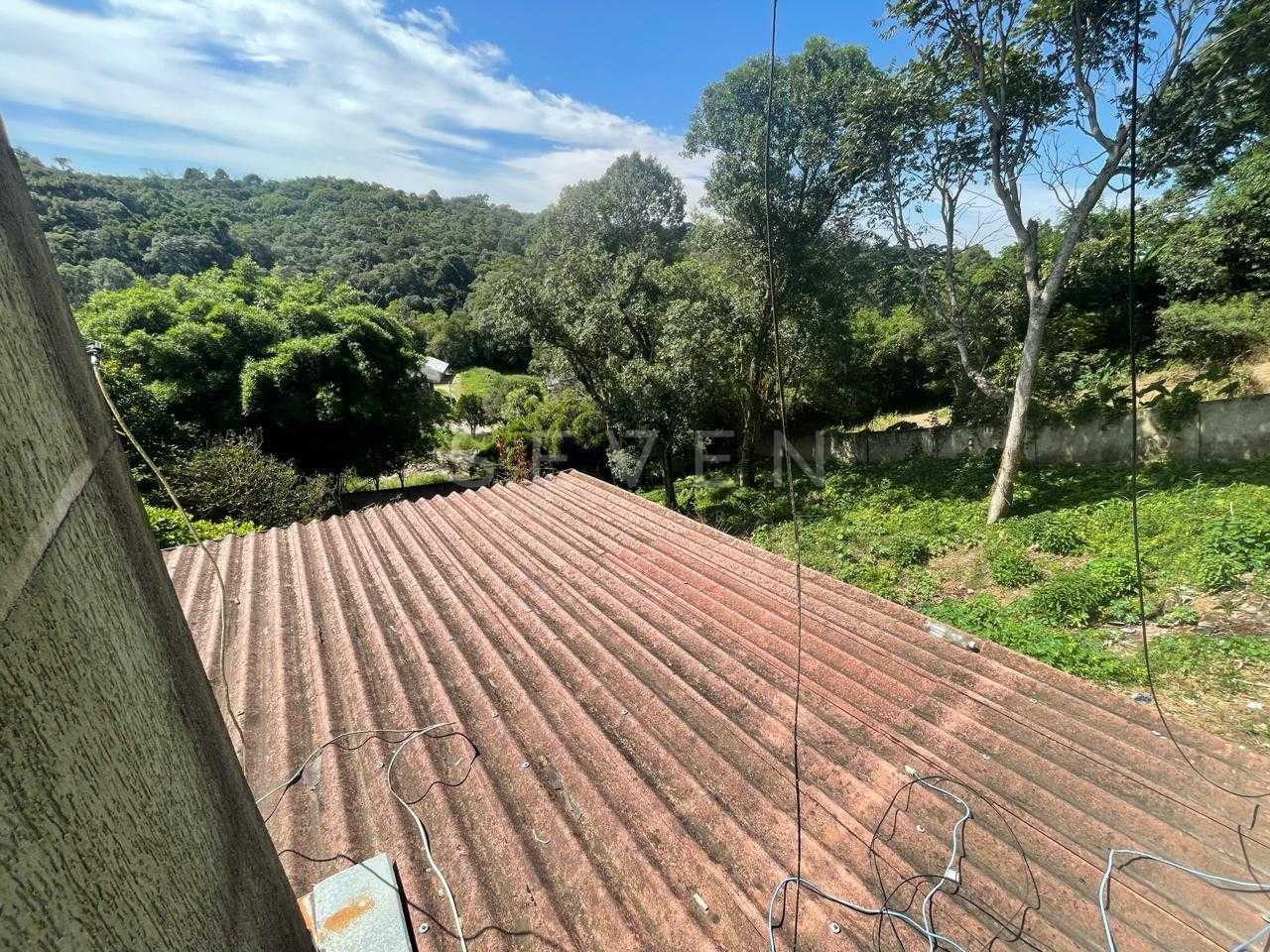 Viva com liberdade e conforto  Terreno com 2 casas em Campo Ma...