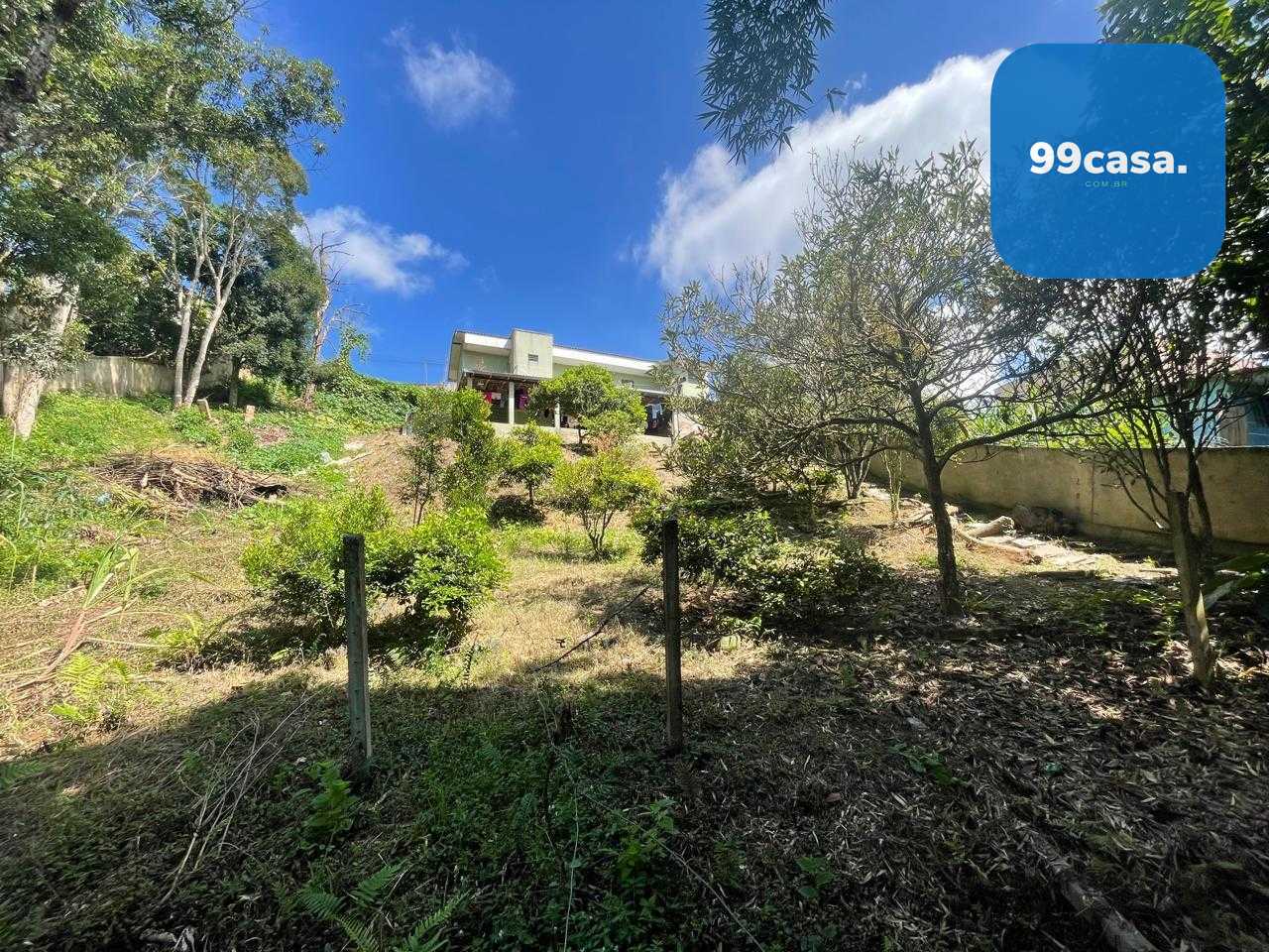 Viva com liberdade e conforto  Terreno com 2 casas em Campo Ma...