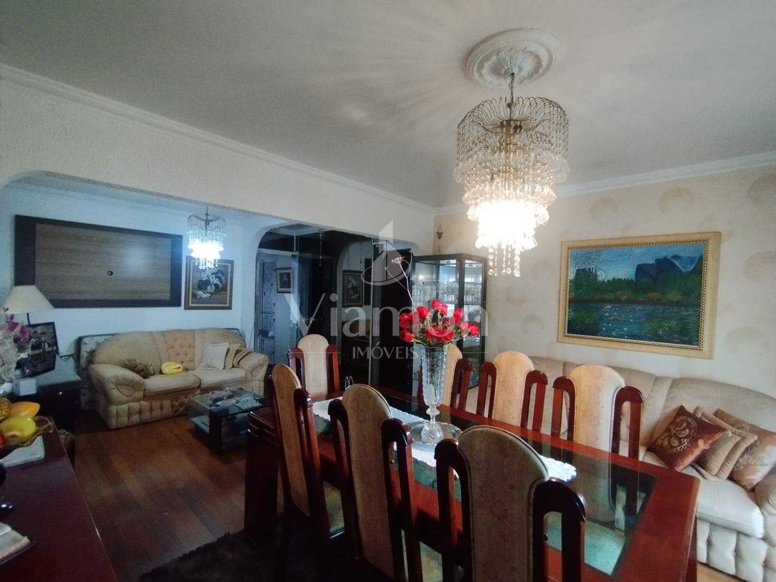 Casa à Venda no Bairro Xaxim, Curitiba  3 Quartos, Suíte e Chu...