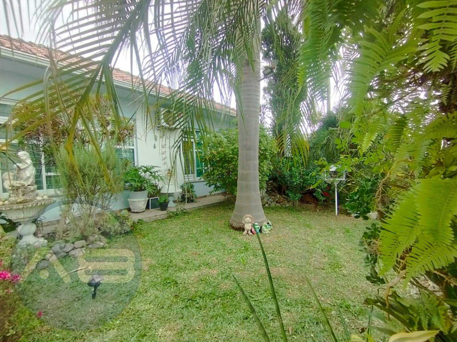 Casa ? Venda no Bairro Xaxim, Curitiba  3 Quartos, Su?te e Chu...