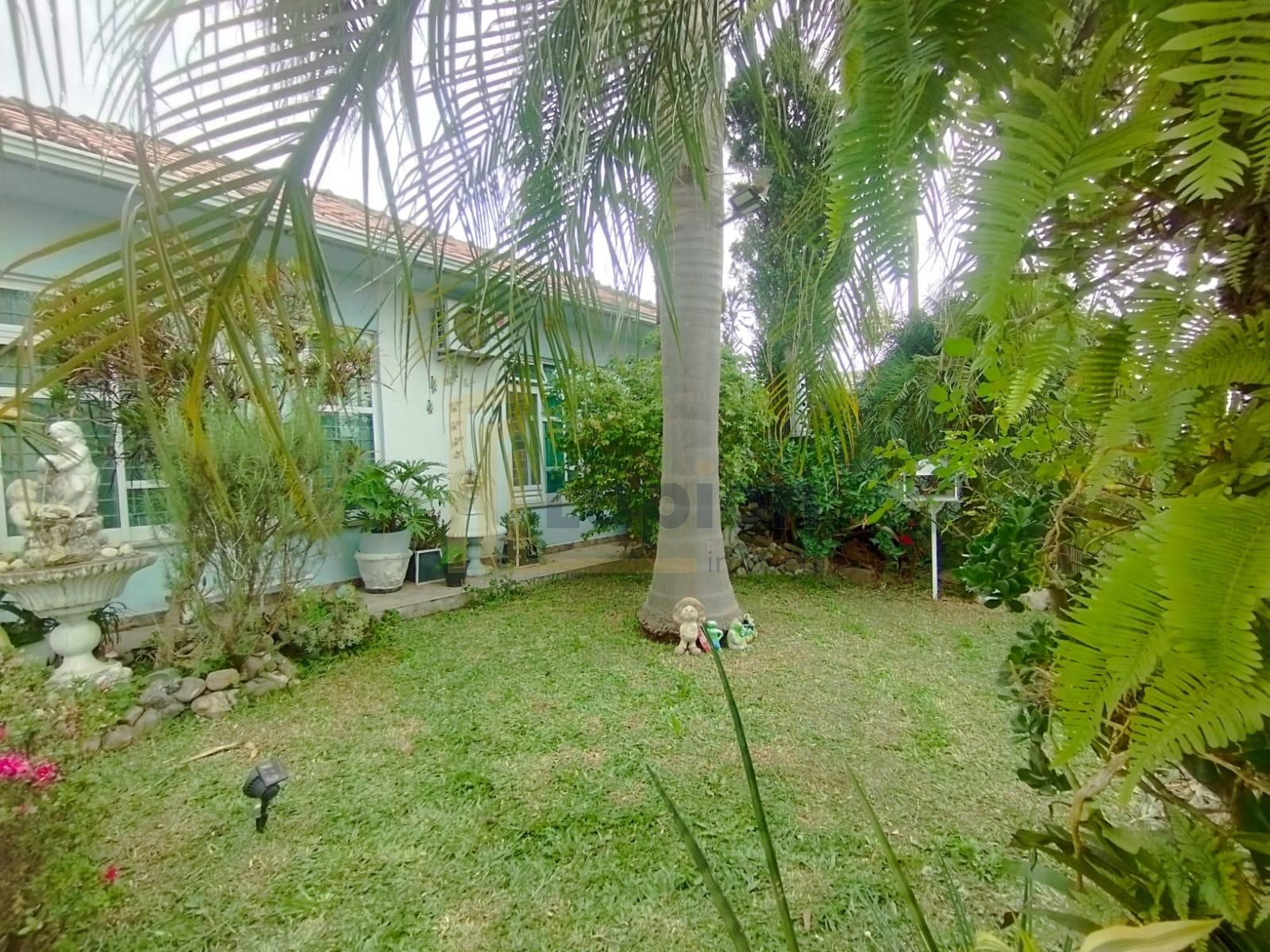 Casa à Venda no Bairro Xaxim, Curitiba  3 Quartos, Suíte e Chu...