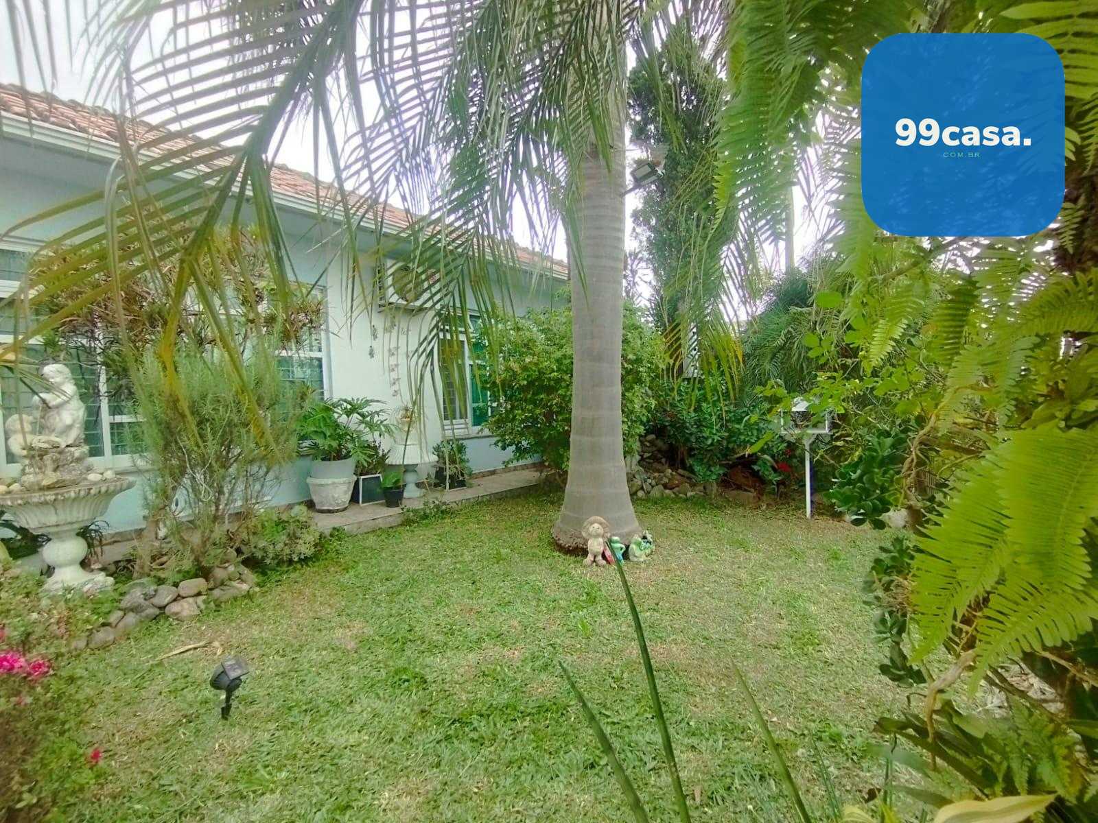 Casa à Venda no Bairro Xaxim, Curitiba  3 Quartos, Suíte e Chu...