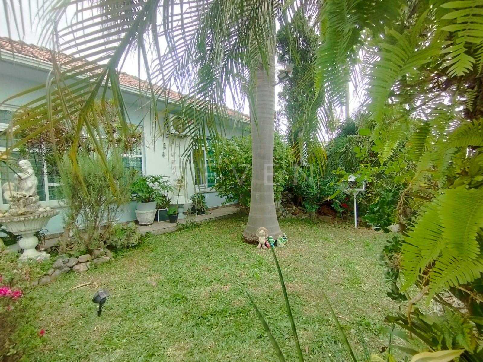 Casa à Venda no Bairro Xaxim, Curitiba  3 Quartos, Suíte e Chu...