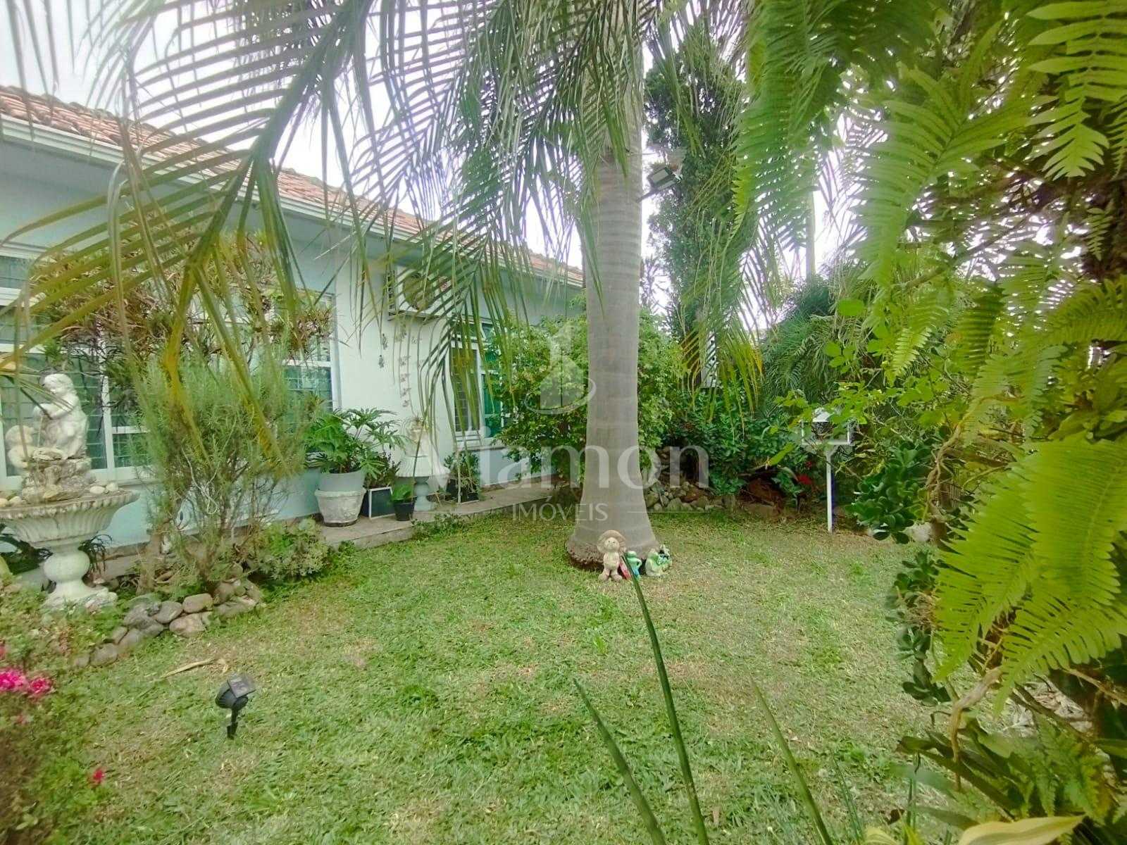 Casa à Venda no Bairro Xaxim, Curitiba  3 Quartos, Suíte e Chu...