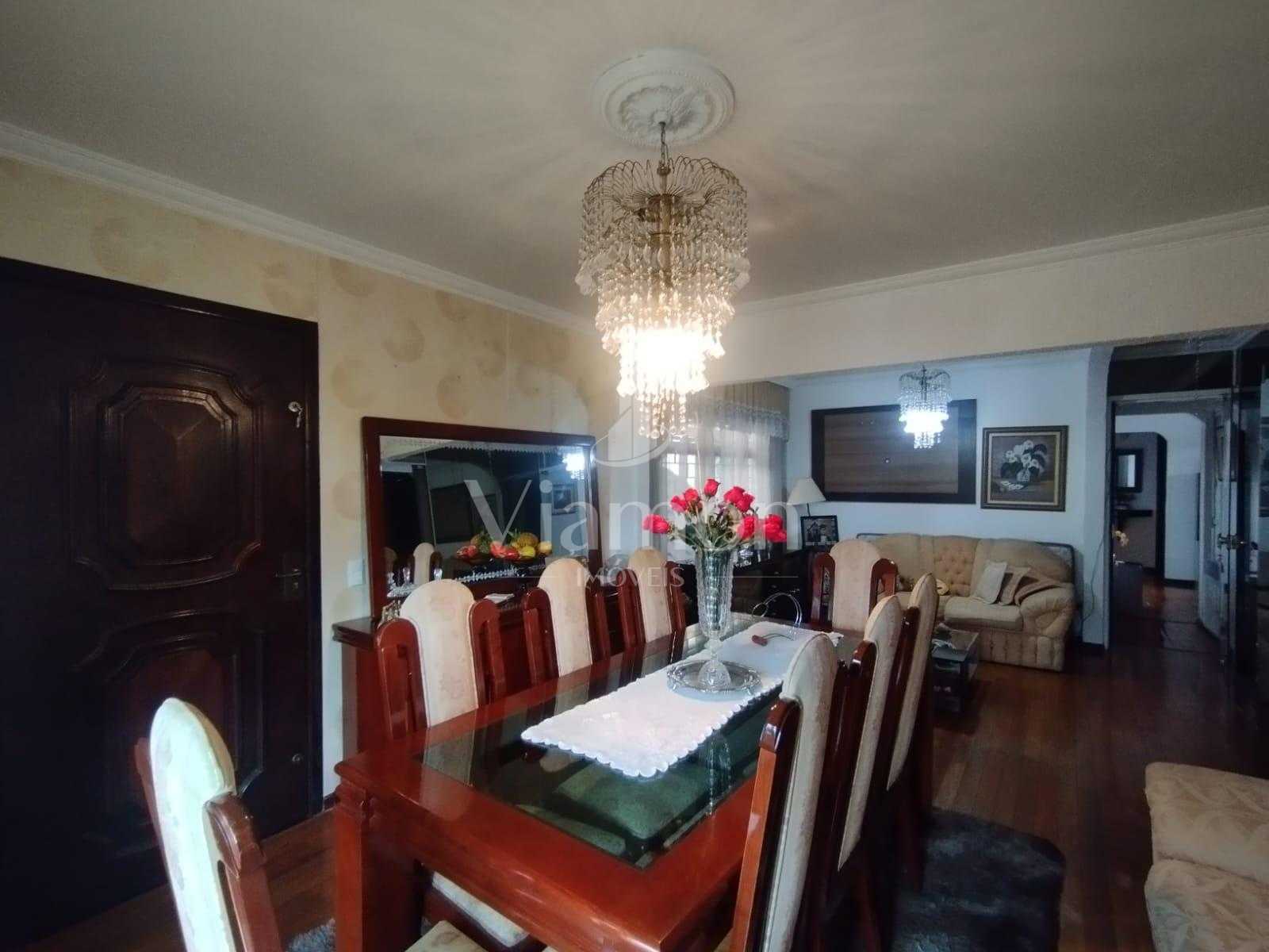 Casa à Venda no Bairro Xaxim, Curitiba  3 Quartos, Suíte e Chu...