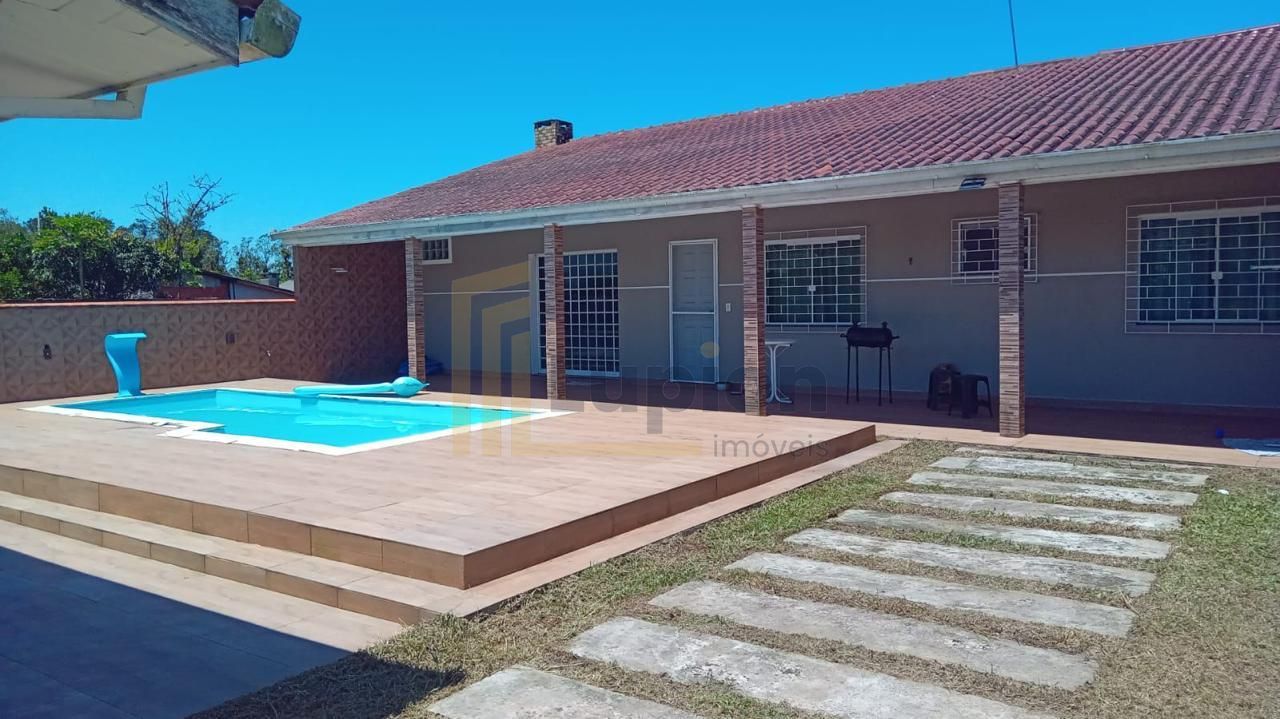 Duas casas no mesmo terreno com piscina e área gourmet, a 700m...
