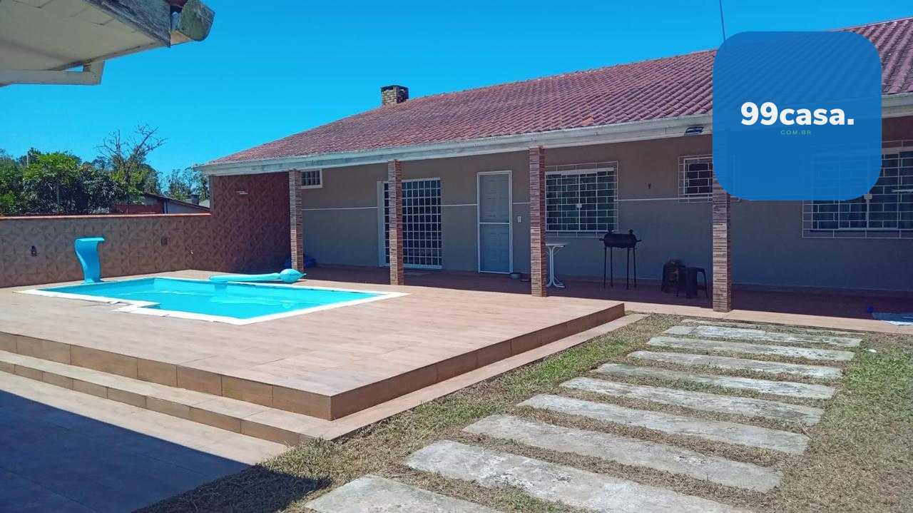 Duas casas no mesmo terreno com piscina e área gourmet, a 700m...
