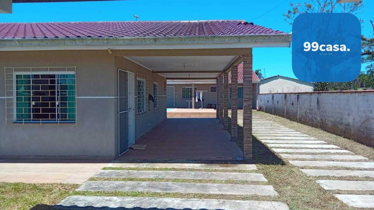 Duas casas no mesmo terreno com piscina e área gourmet, a 700m...