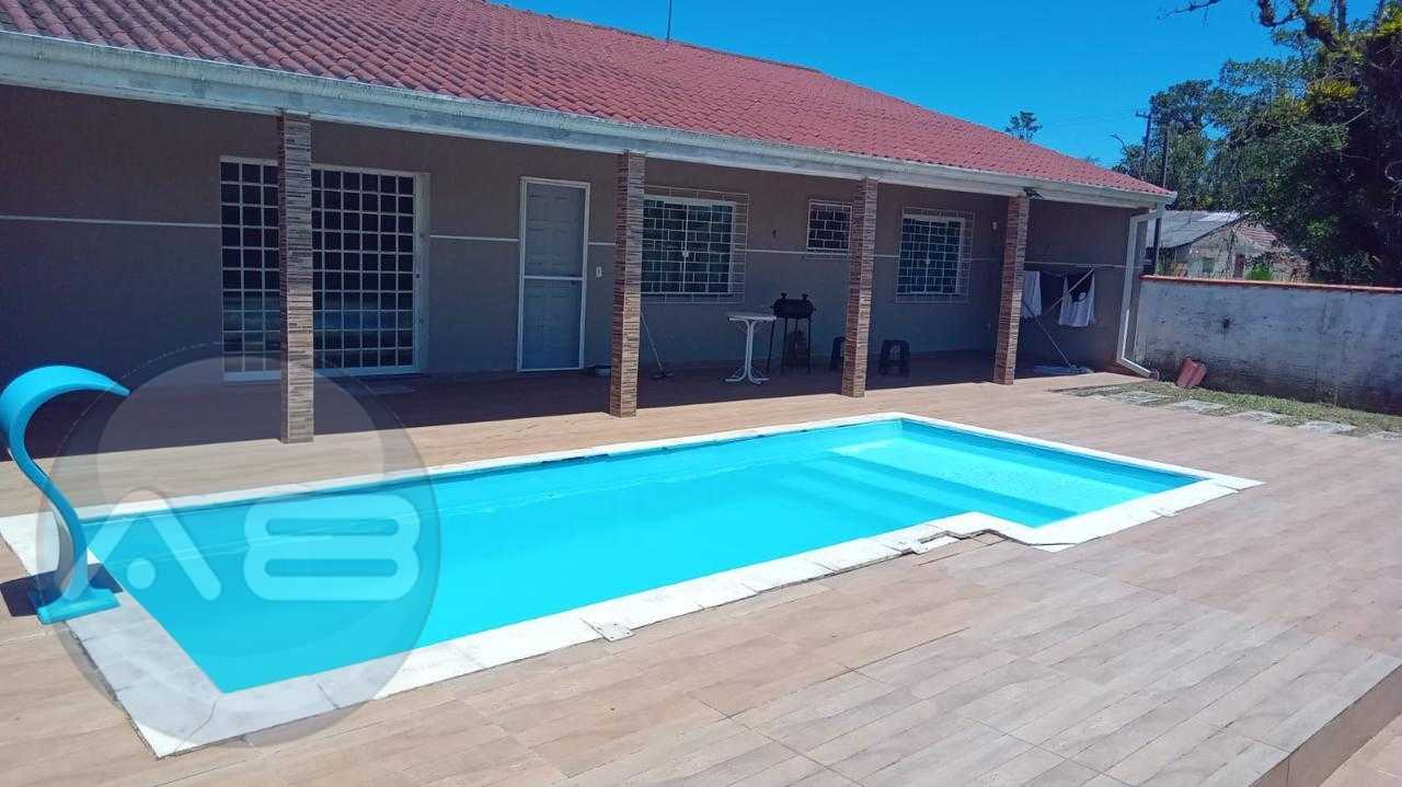 Duas casas no mesmo terreno com piscina e área gourmet, a 700m...