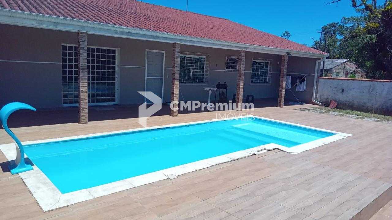 Duas casas no mesmo terreno com piscina e área gourmet, a 700m...