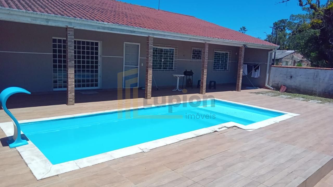 Duas casas no mesmo terreno com piscina e área gourmet, a 700m...
