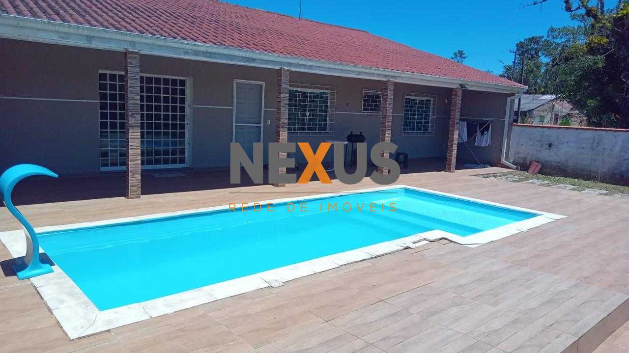 Duas casas no mesmo terreno com piscina e área gourmet, a 700m...