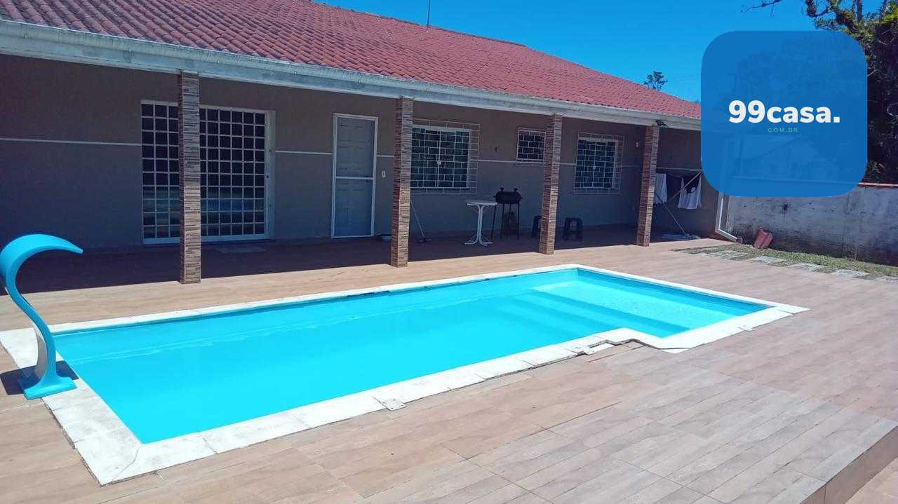 Duas casas no mesmo terreno com piscina e área gourmet, a 700m...
