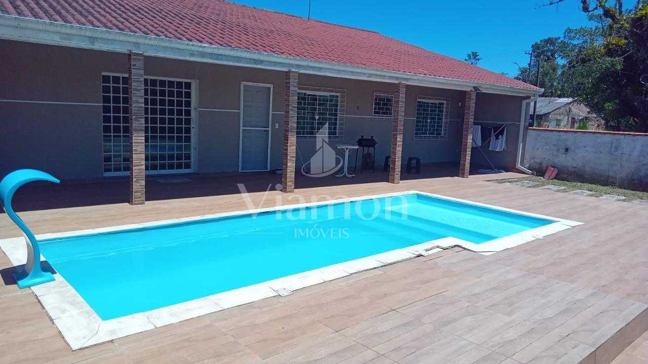 Duas casas no mesmo terreno com piscina e área gourmet, a 700m...