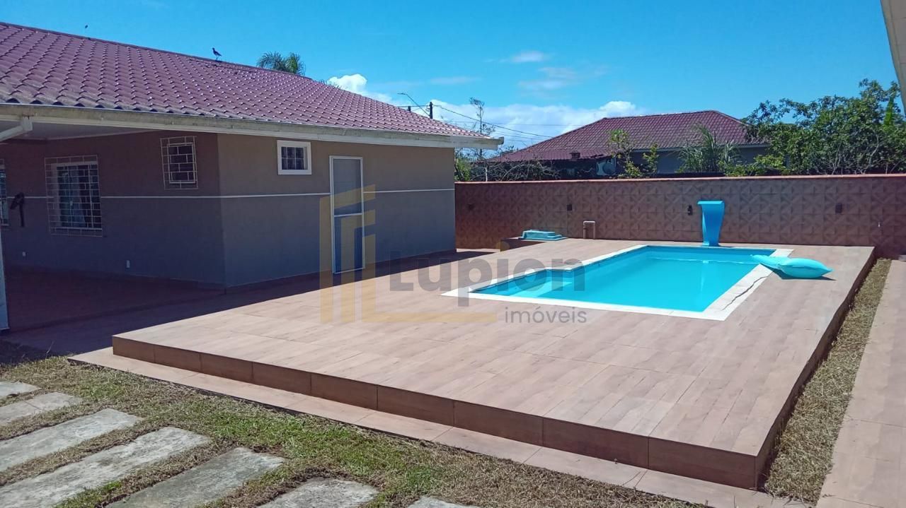 Duas casas no mesmo terreno com piscina e área gourmet, a 700m...