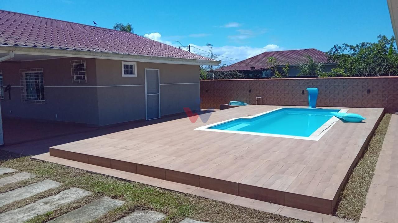 Duas casas no mesmo terreno com piscina e área gourmet, a 700m...