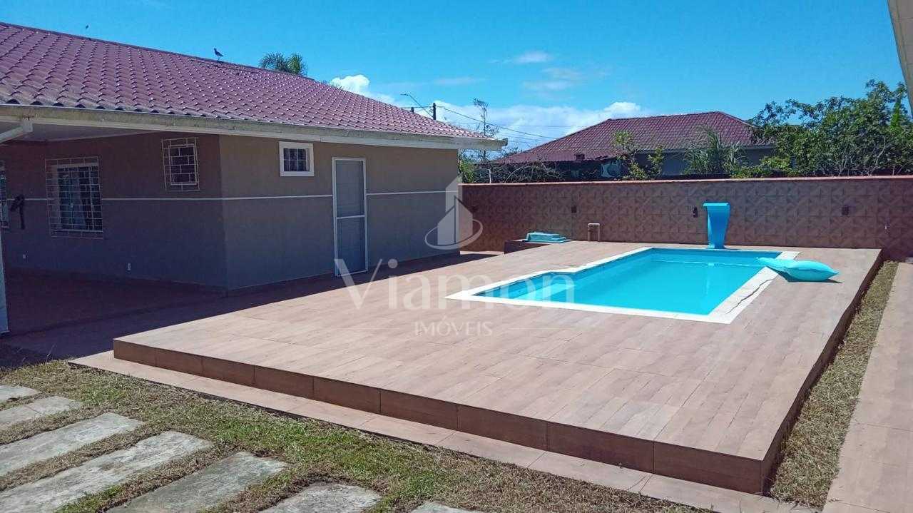 Duas casas no mesmo terreno com piscina e área gourmet, a 700m...