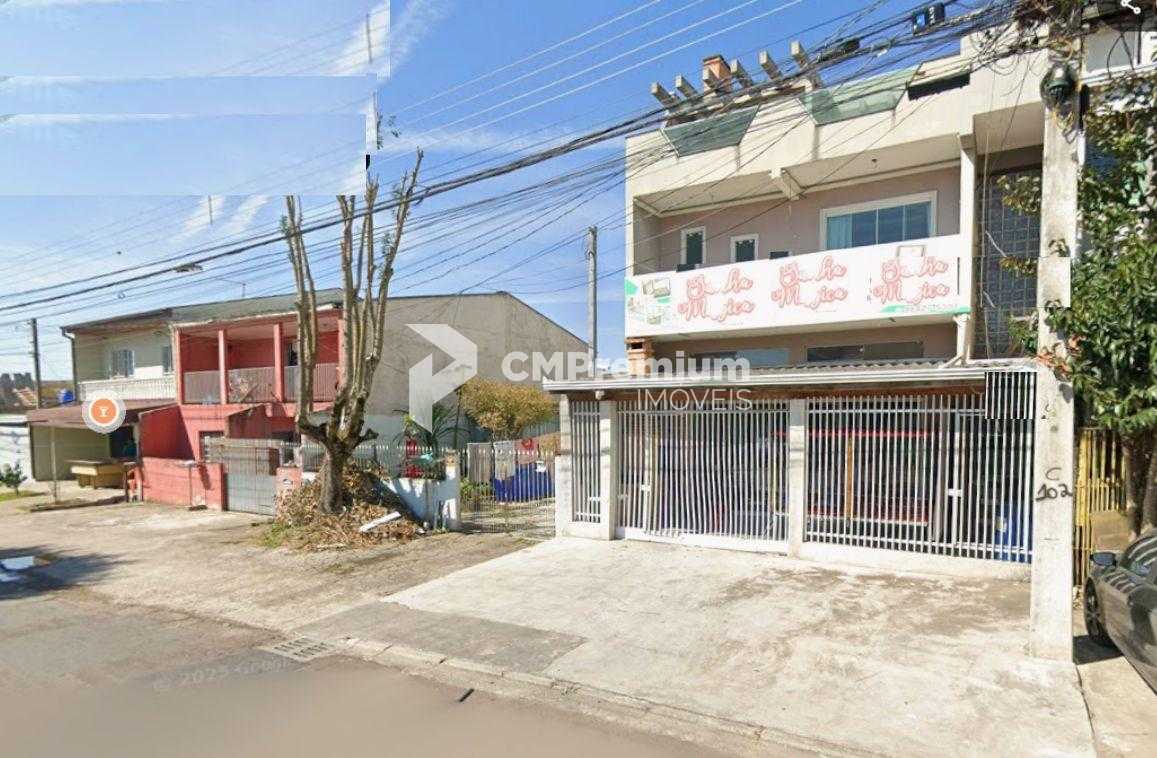 Sobrado Triplex Comercial com Renda, Suíte com Banheira e Área...