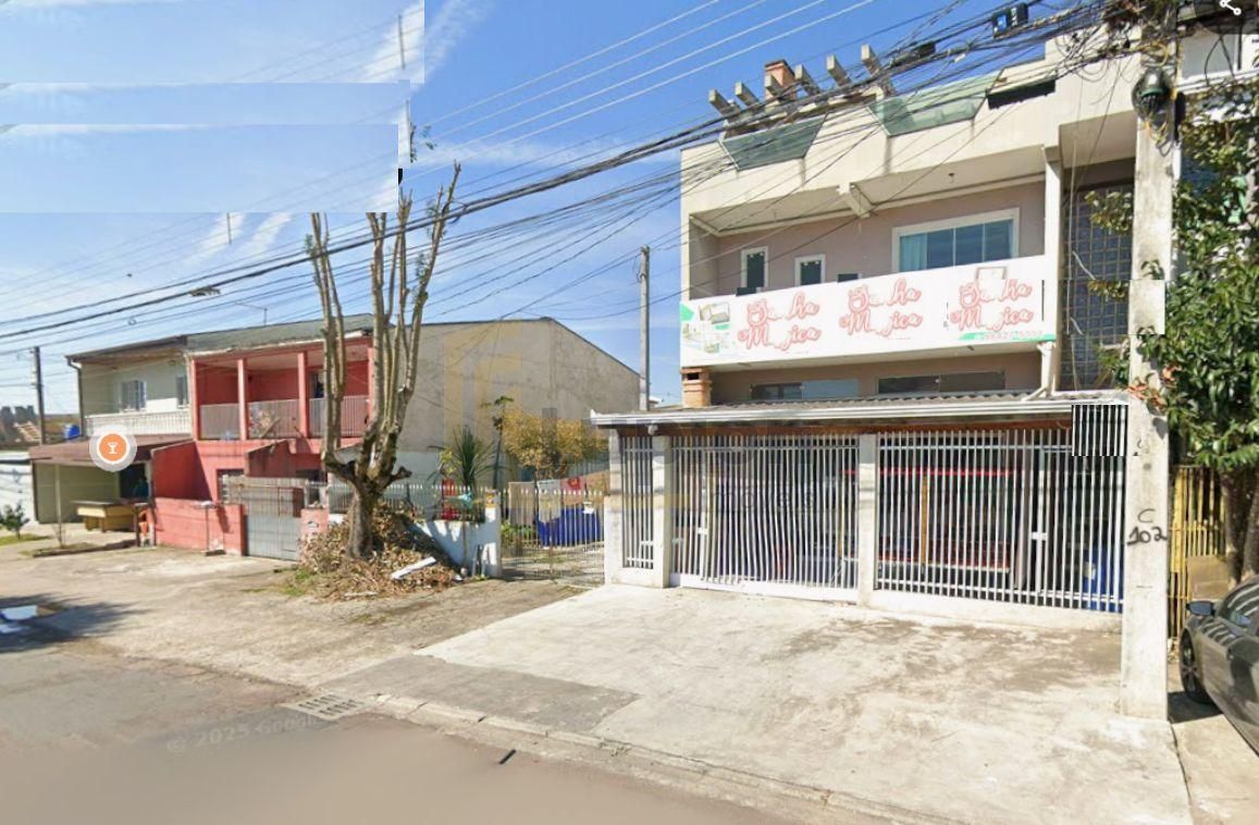 Sobrado Triplex Comercial com Renda, Suíte com Banheira e Área...