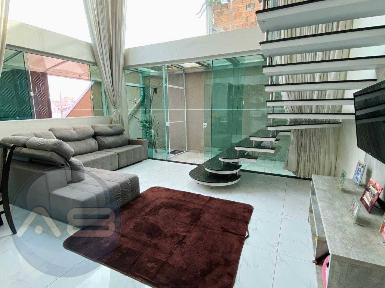 Sobrado Triplex Comercial com Renda, Su?te com Banheira e ?rea...